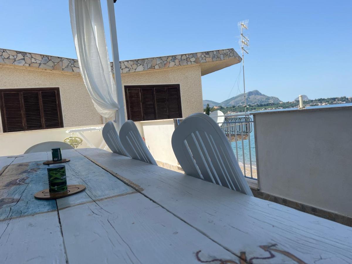 Villa Gloria Intero Alloggio Sulla Spiaggia 8 Posti Letto 15 Minuti Da Palermo E 35 Da Cefalu Casteldaccia Exterior photo